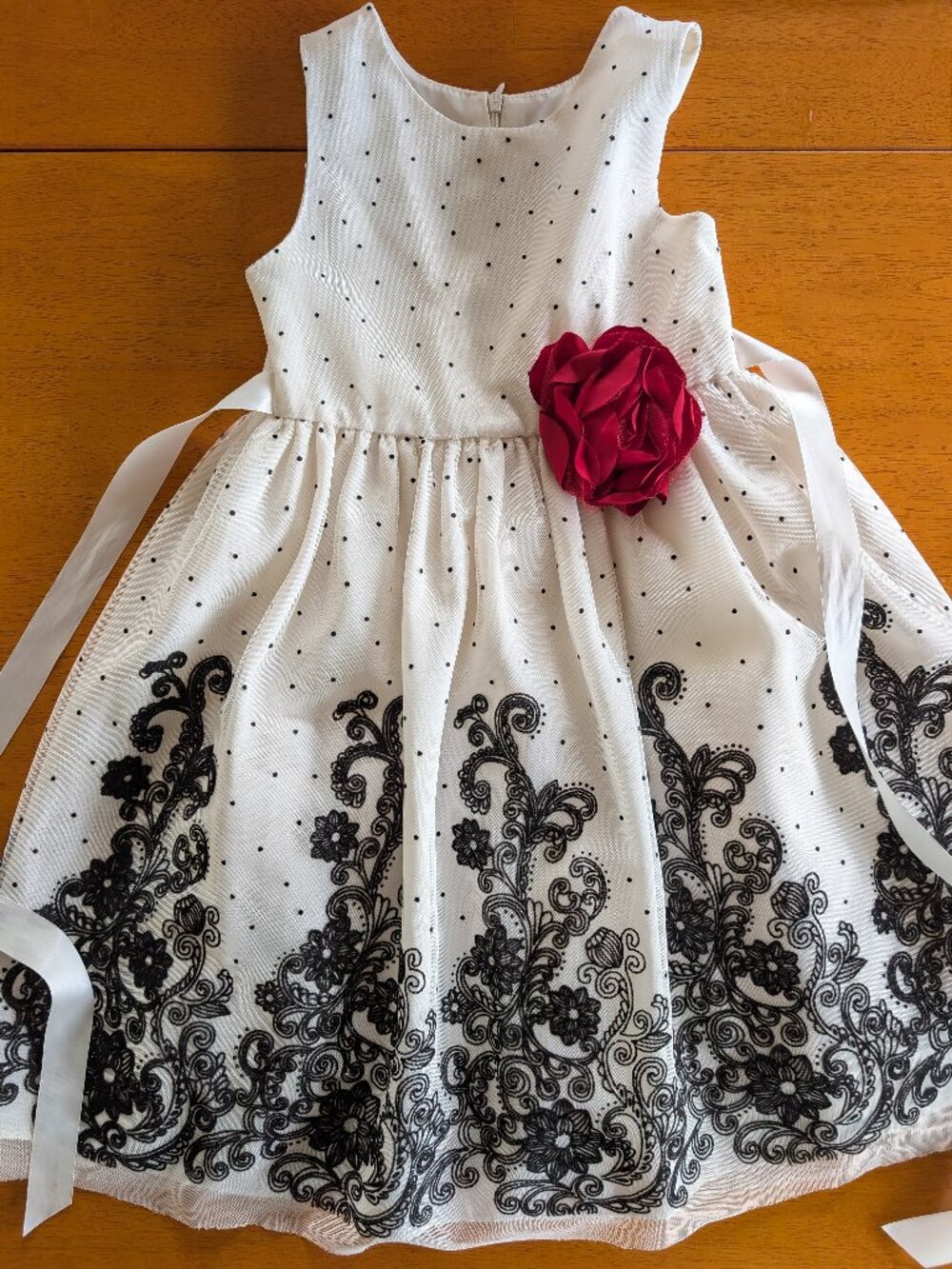 Beautiful Black and White Fancy Dress Kids Size 6